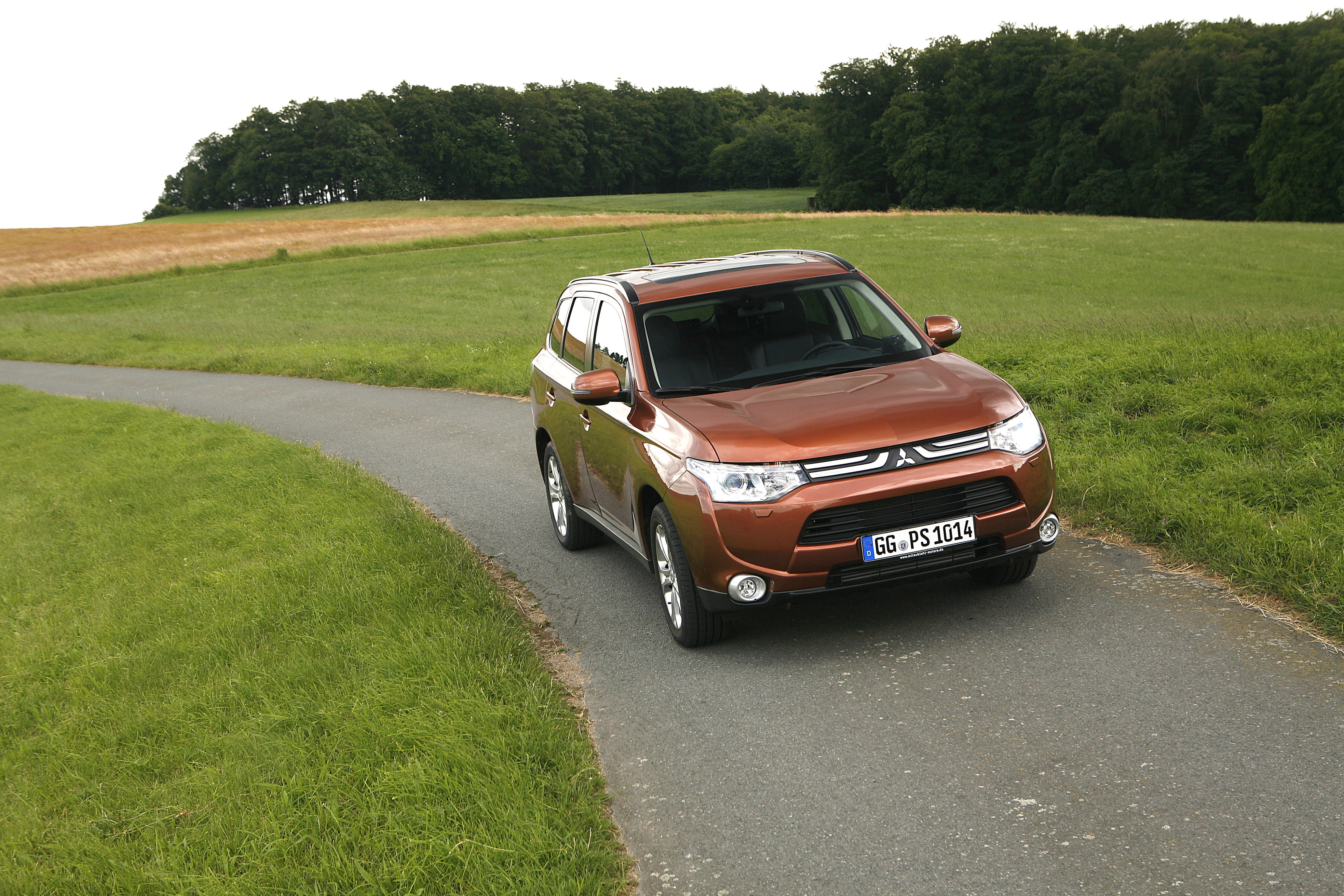 Przekładnia idealnie współpracuje z silnikiem a skoki drążka zmiany biegów wchodzą z przyjemnym klikiem. Auto napędzane turbo dieslem przyspiesza do pierwszej setki w 9,7 sekundy.