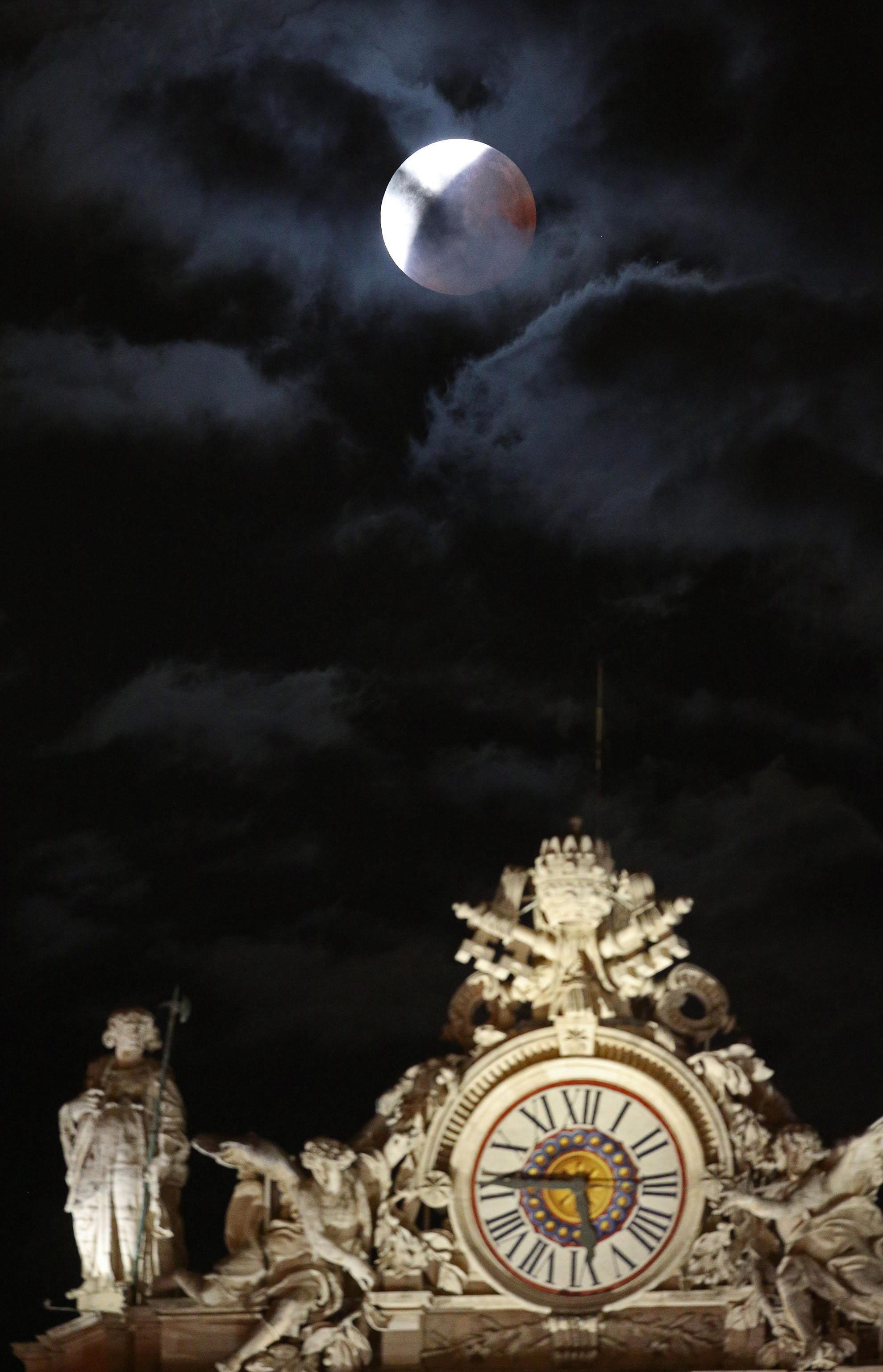 ITALY LUNAR ECLIPSE