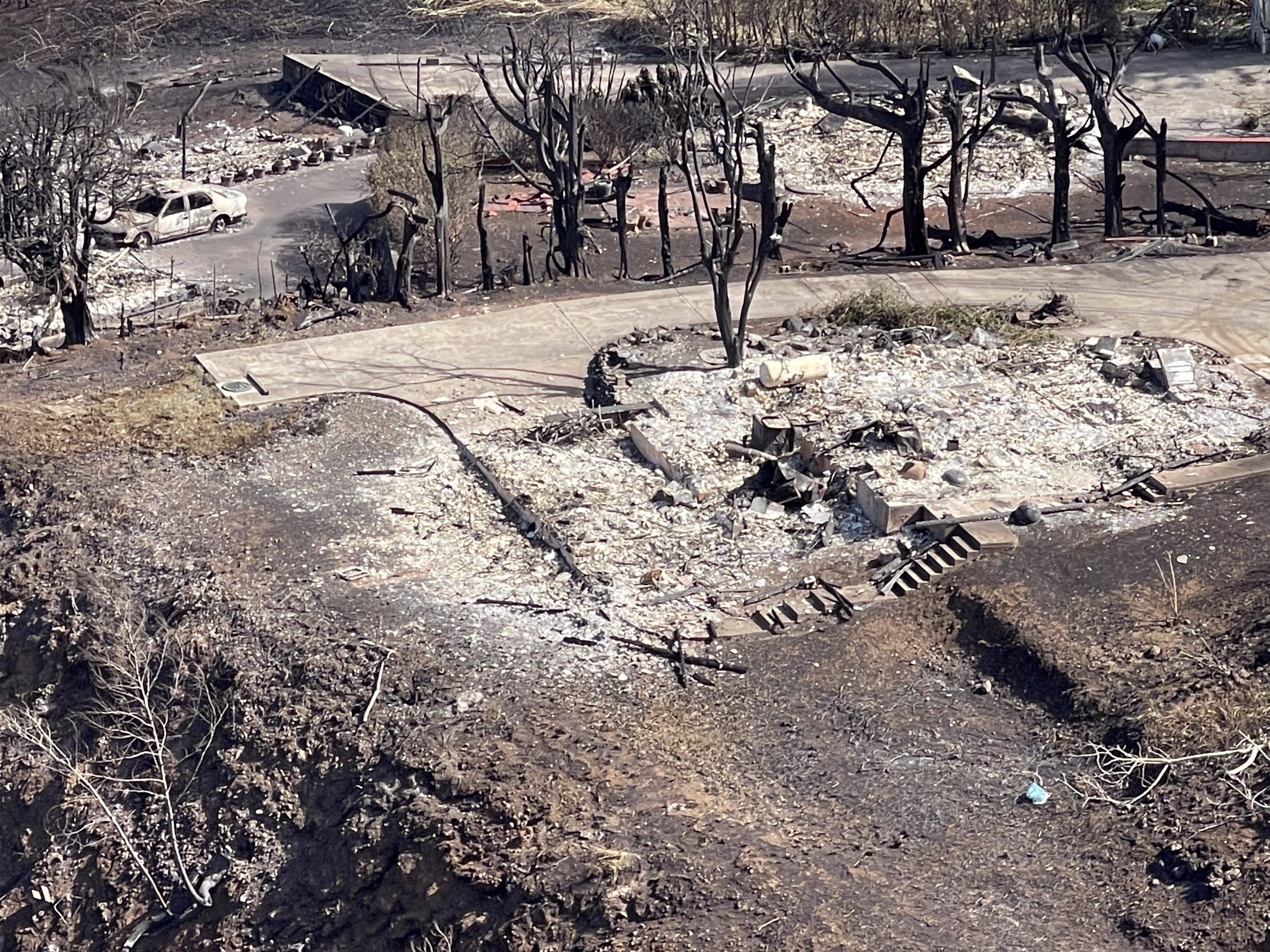 Pusztító természeti csapás: több mint ezer embert még mindig keresnek a hawaii tűzvész után