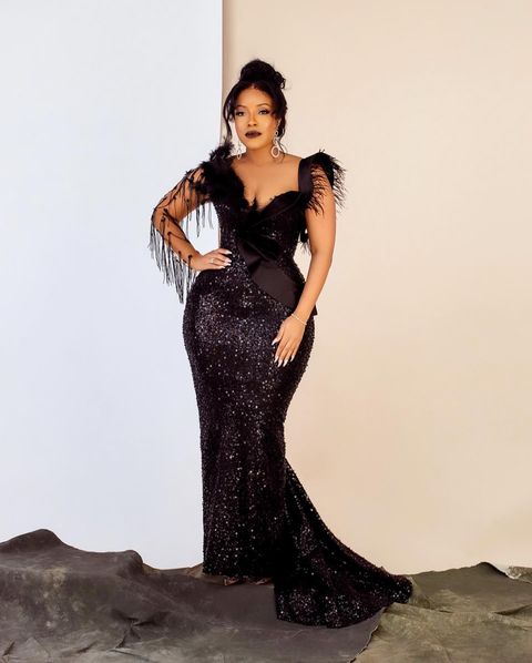 Style inspiration: Joselyn Dumas is a real \'Glamour Girl\' in this black outfit