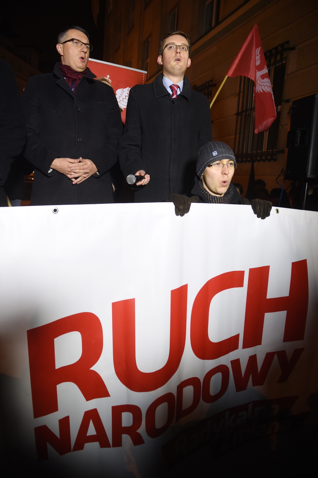 Na proteście pojawiło się około tysiąca osób. Były to głównie osoby sympatyzujące z Kongresem Nowej Prawicy i Ruchem Narodowym...