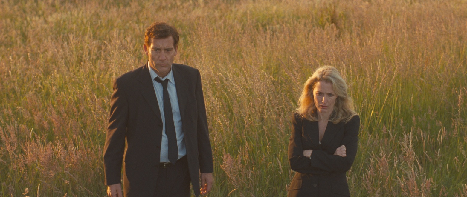 Gillian Anderson i Clive Owen w filmie