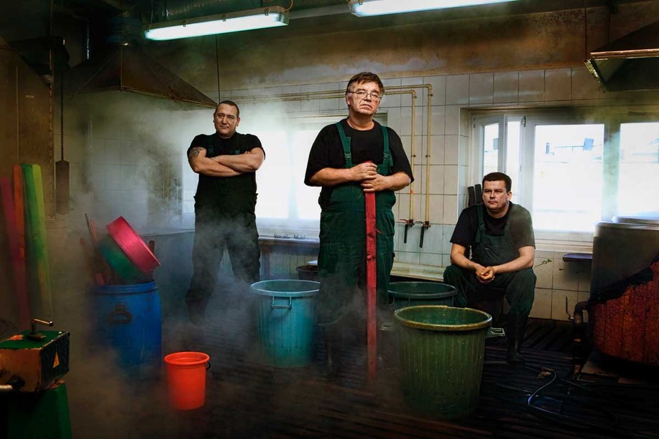 Zdjęcie z wystawy „Ludzie Teatru Wielkiego”, w farbiarni / materiał prasowy