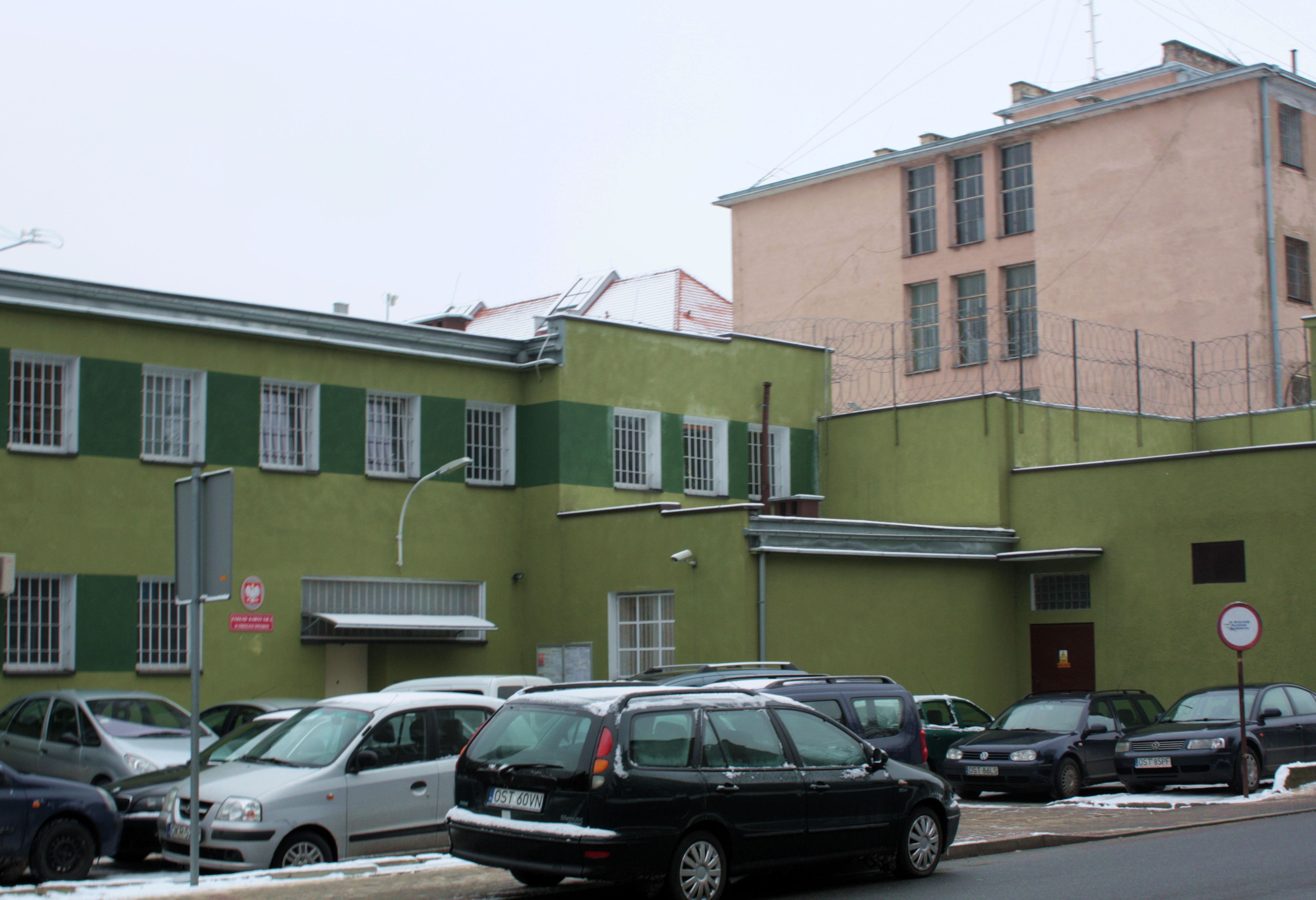 Strzelecka „dwójka” to zakład zamknięty dla recydywistów. Mieści 610 skazańców (część z nich dopiero czeka na wyrok w tutejszym areszcie śledczym).
