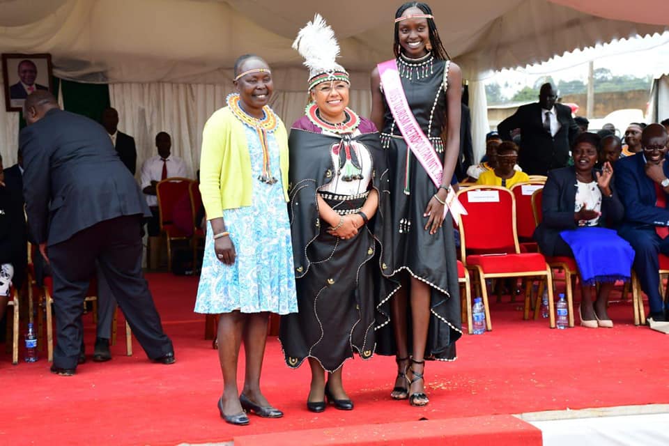 Sarah Pkyach with Kenya's First Lady Margaret Kenyatta (M) and Tegla Loroupe (L).