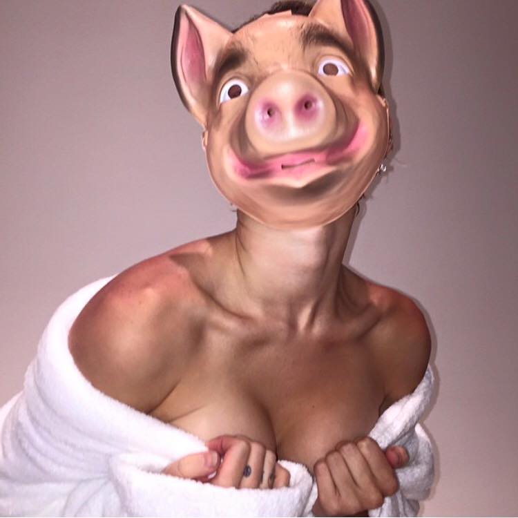 Miley Cyrus w magazynie