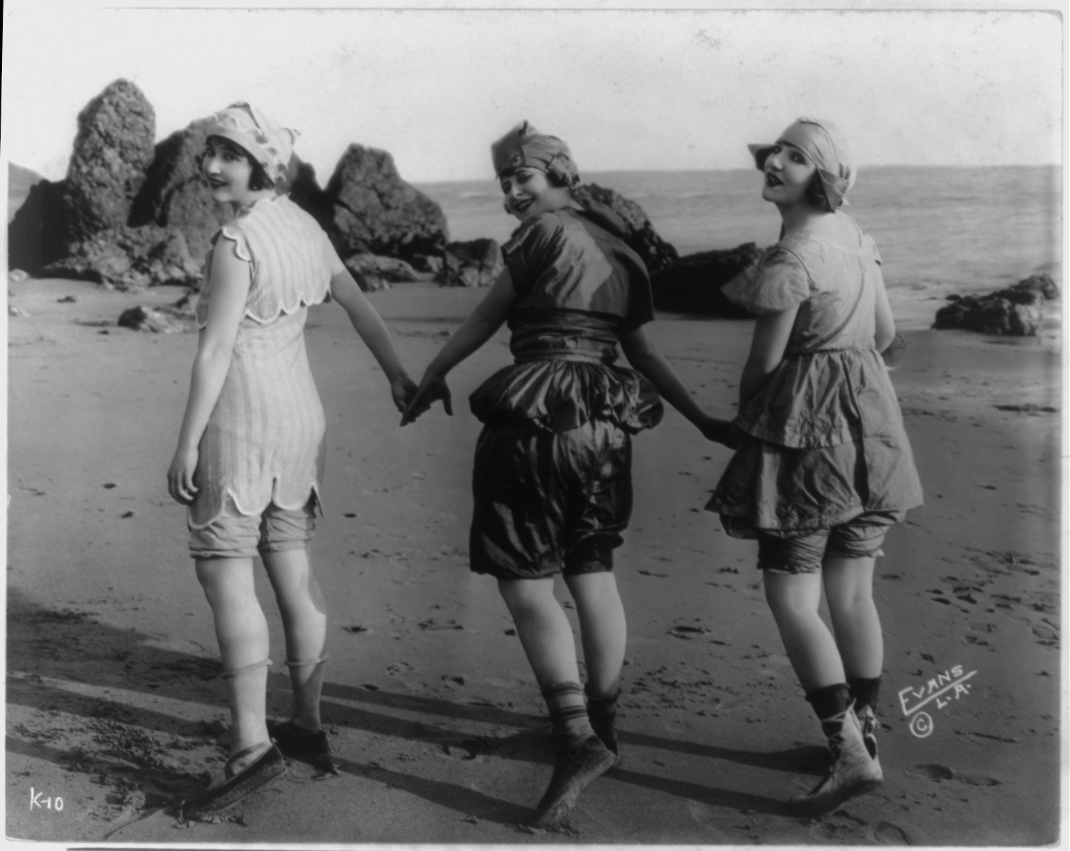 Ezek a fürdőruhák számítottak szexinek az 1900-as évek elején - Blikk