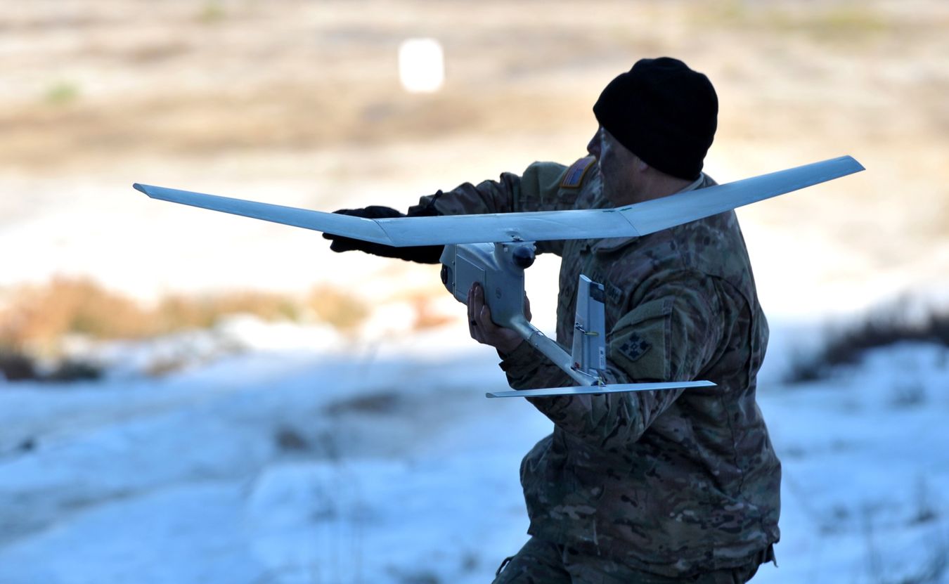 Żołnierz amerykański z dronem