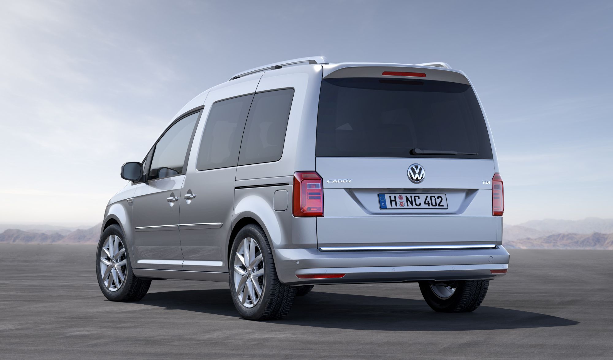Z zestawu dodatków można też zamówić zestaw audio a kamerą monitorującą teren za samochodem. Asystent parkowania Park Assist automatyczne zaparkuje nowego caddy nie tylko w zatoczce, a także prostopadle do jezdni. CENY?