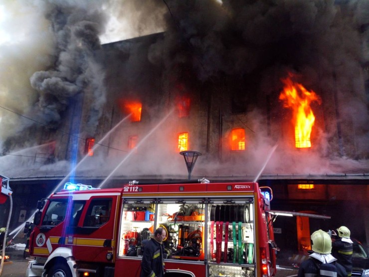 Kigyulladt egy mintegy 1000 négyzetméter alapterületű régi malomépület, amely jelenleg raktárként működik a fővárosban, a Soroksári út IX. kerületi szakaszán szerdán a kora reggeli órákban.