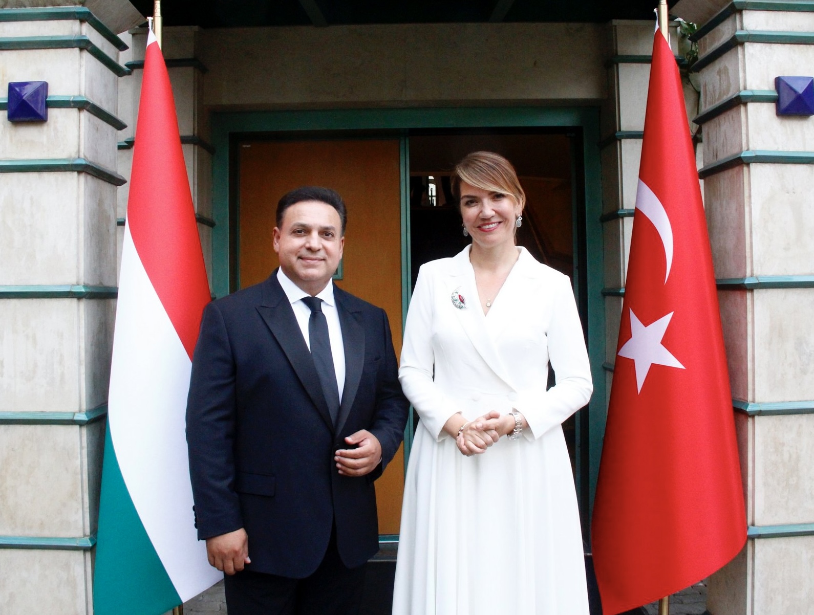 A törökországi földrengés árváinak is muzsikált Mága Zoltán