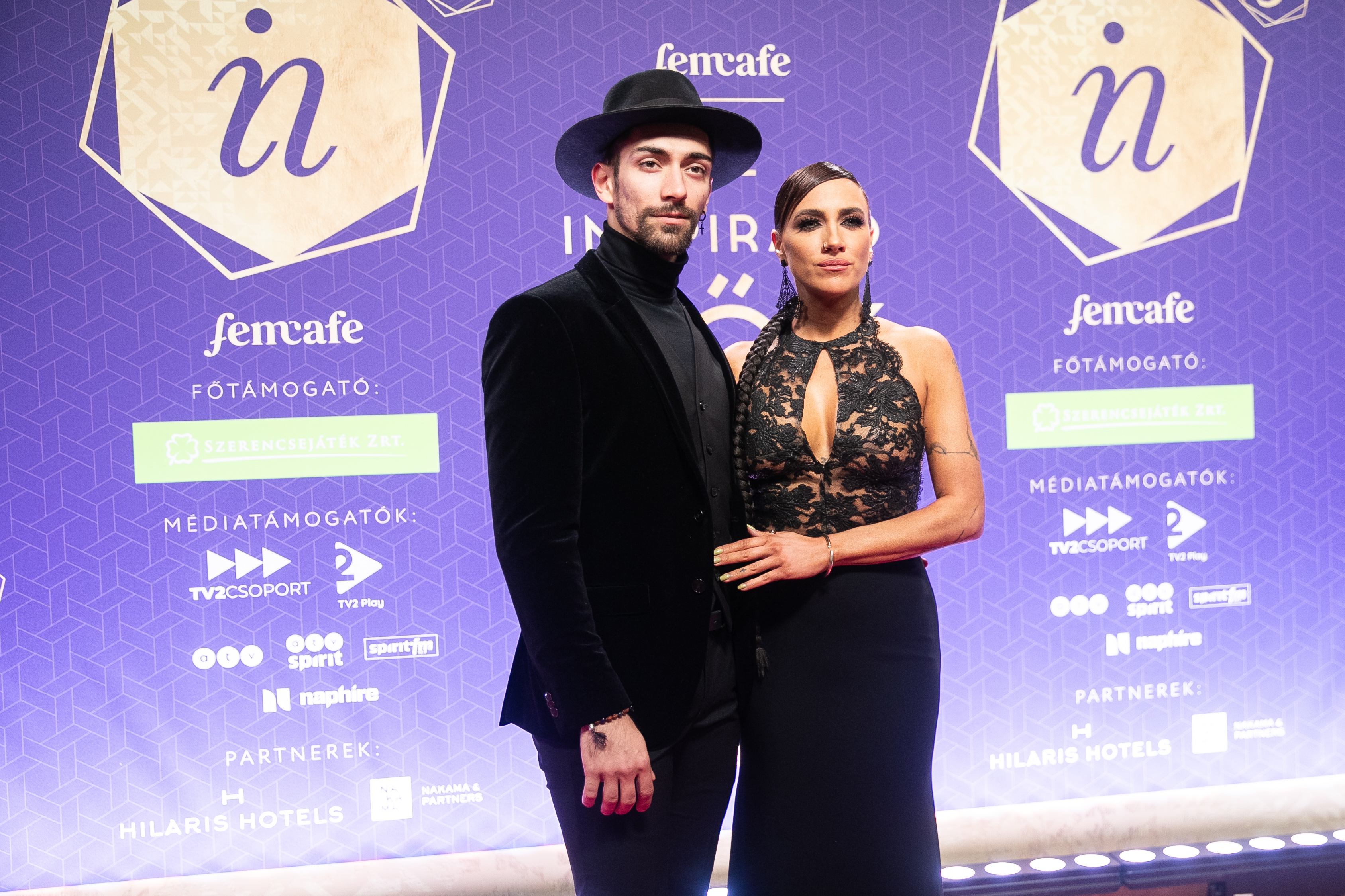 Tóth Gabi szerelmesebb, mint valaha: így bújnak egymáshoz Papp Máté Bencével a szentendrei karácsonyi vásárban - fotók