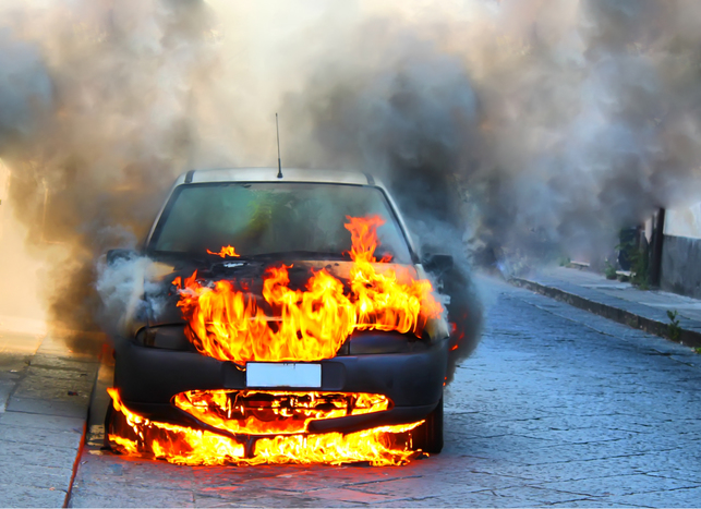 Hatalmas tűz egy benzinkúton, kigyulladt egy autó - Blikk