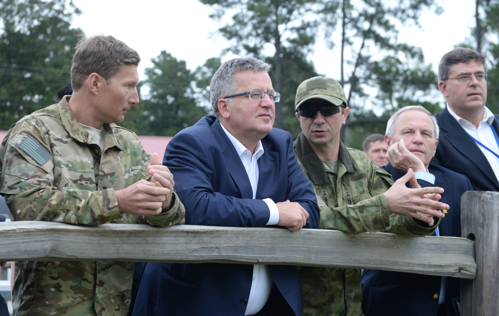 Prezydent Bronisław Komorowski podczas wizyty w bazie wojskowej Fort Bragg