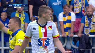 Arka - Jagiellonia (0:0): Świderski uderzył z dystansu, ale rykoszet pomógł Steinborsowi. 21-latek na gola musiał jeszcze zaczekać...