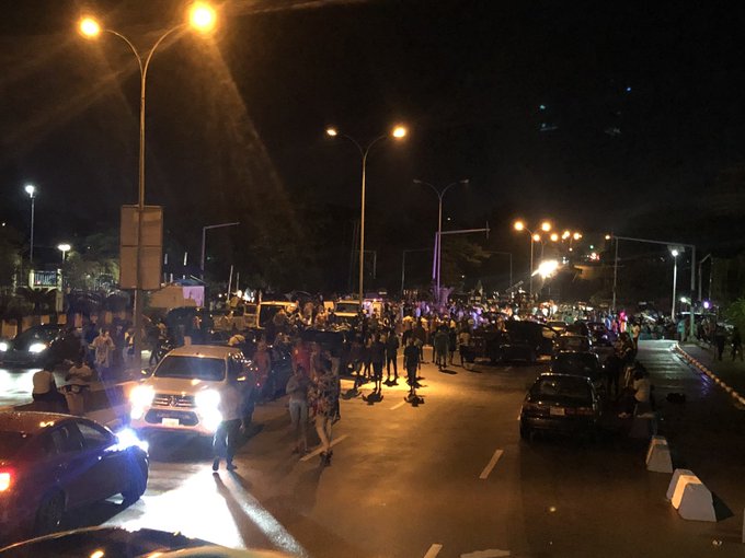 #EndSARS protesters in Abuja (Twitter: @MadukaOkwudili) 