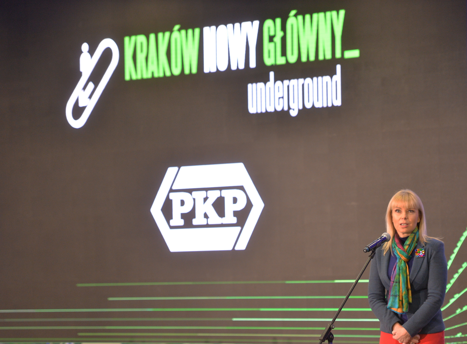 Obecna na uroczystości dworca wicepremier Elżbieta Bieńkowska podkreślała, że w tym roku oddanych zostanie jeszcze 18 nowych i zmodernizowanych dworców