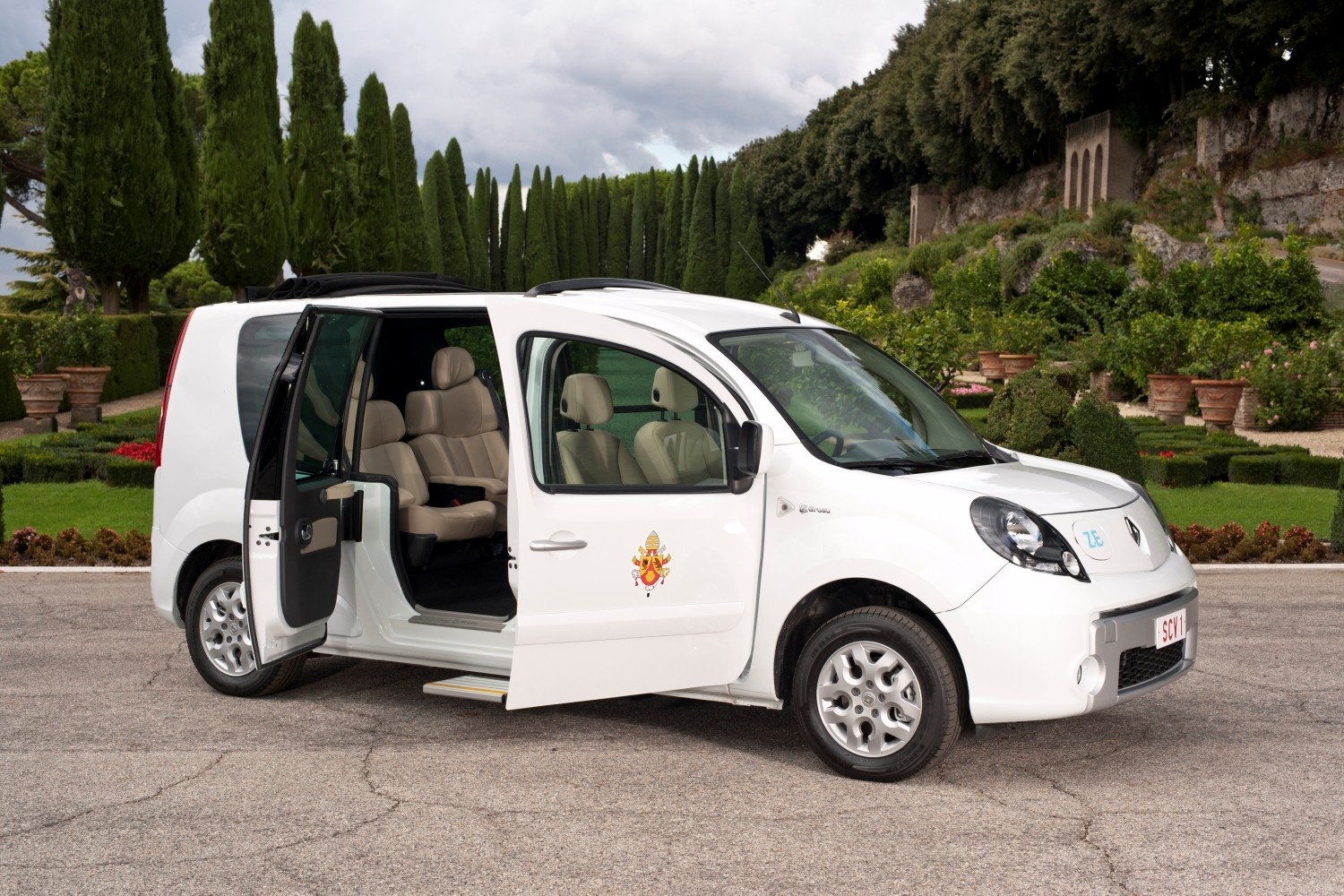 Papieski Kangoo Maxi Z.E.