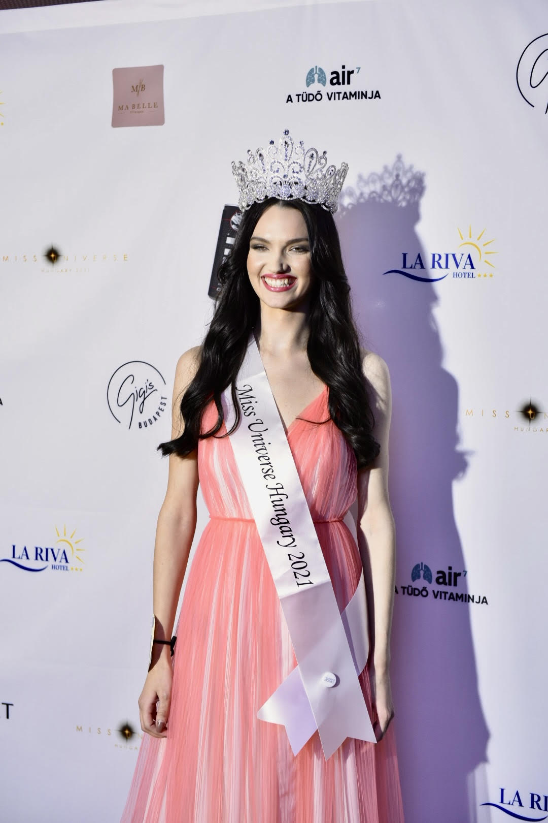 Kényszermegoldásból hordott 10 ezer forintos Zara ruhát a magyar Miss  Universe-versenyző Izraelben - Blikk