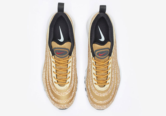 Megőrülsz a Nike új Swarovski kristályokkal telehintett cipőjétől - Glamour