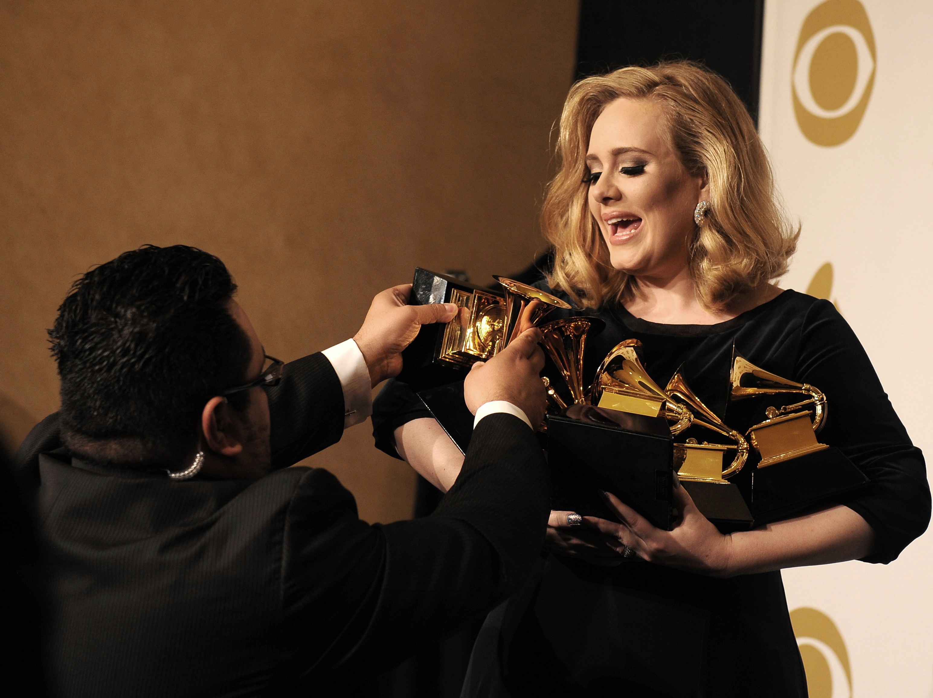 Adele wyróżniono m.in. za nagranie i piosenkę roku za