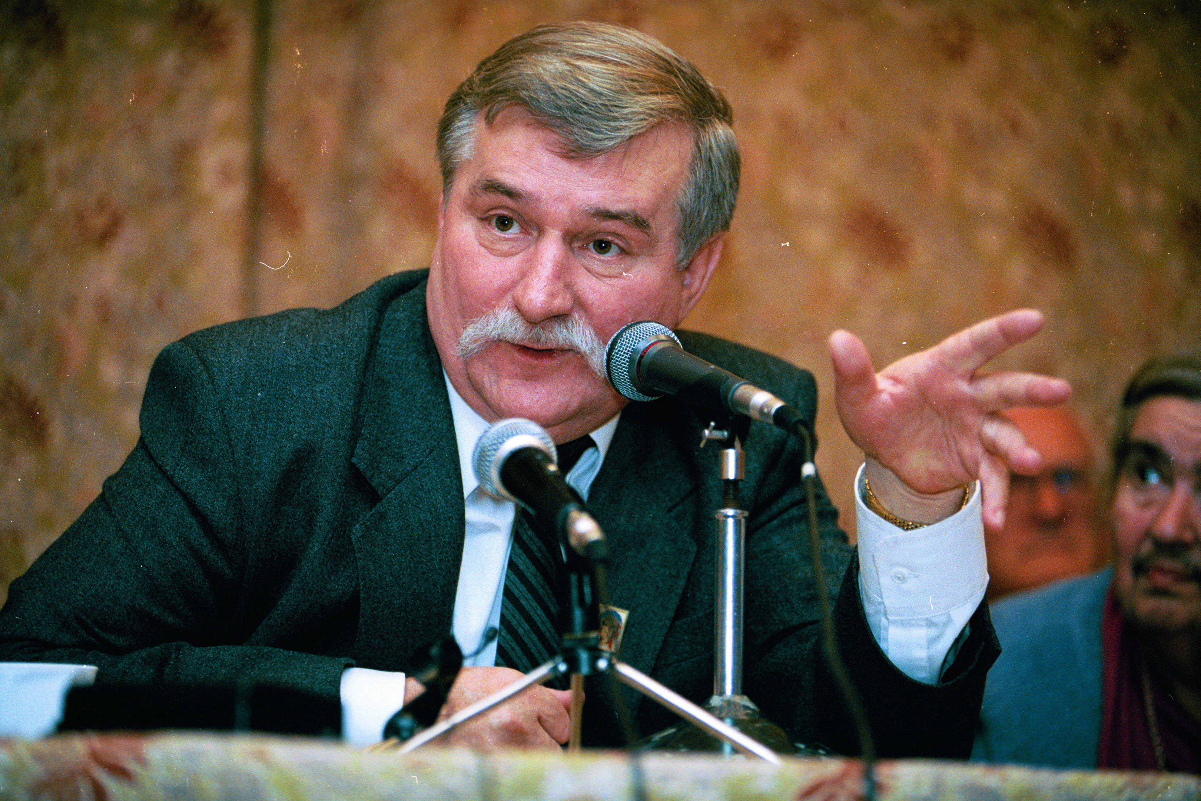 W 1997 r. założył partię - Chrześcijańską Demokrację III RP - która jednak nie zdobyła znaczącej pozycji politycznej. Start Wałęsy w wyborach prezydenckich w 2000 r. zakończył się niepowodzeniem