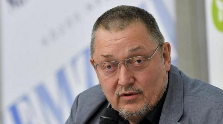 Nem akarják elengedni Vidnyánszky Attilát: egymás után állnak ki a színházak igazgatói és a kulturális élet szereplői a vezérigazgató mellett