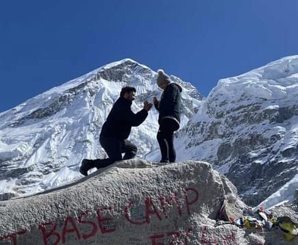 Lánykérés a Mount Everesten: a magyar Himalája-rekorder fotókat mutatott a romantikus pillanatokról