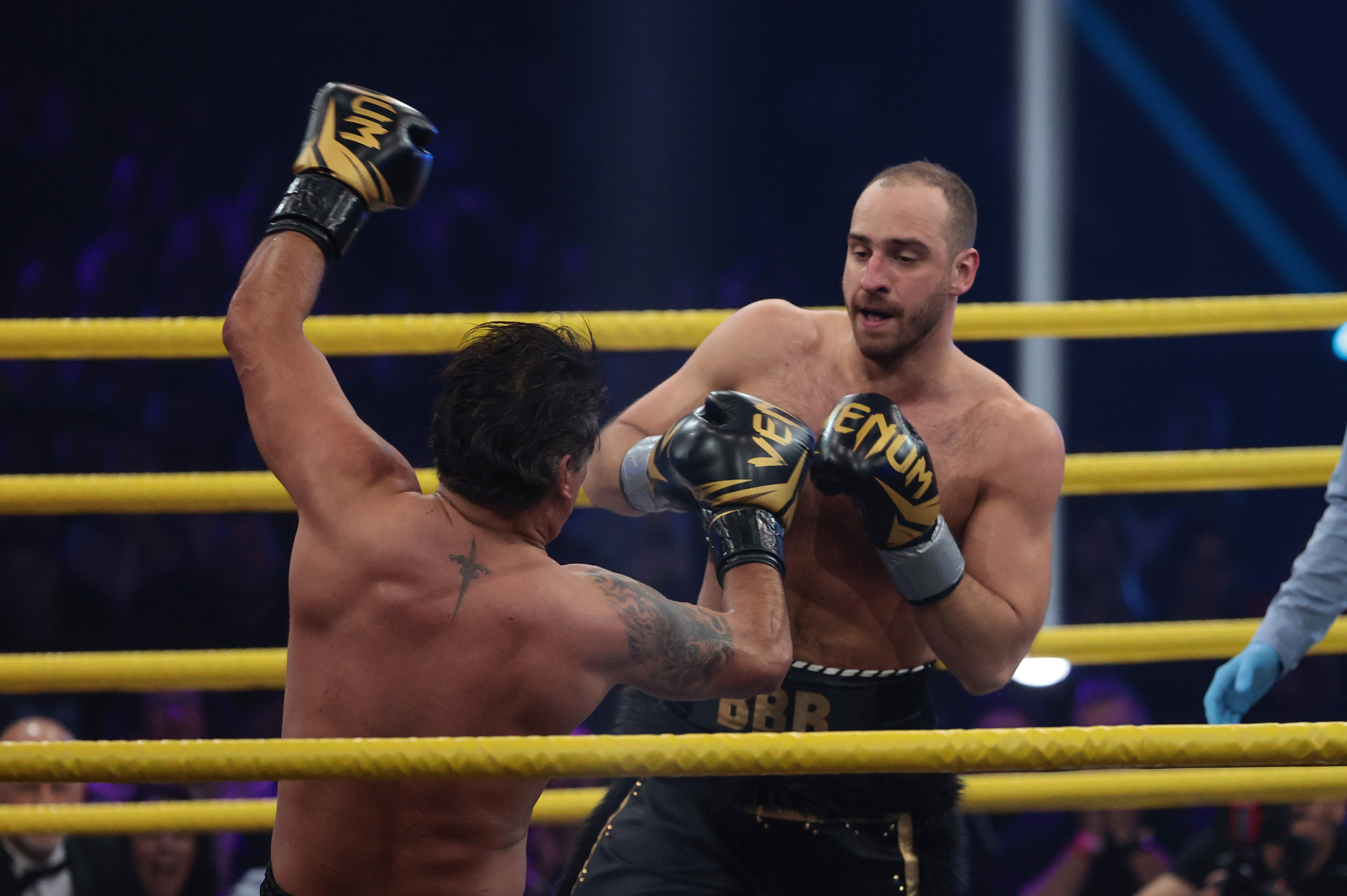 Kölyökképű tinisztárból brutális bunyós: kitört a slágerénekes skatulyájából Brasch Bence