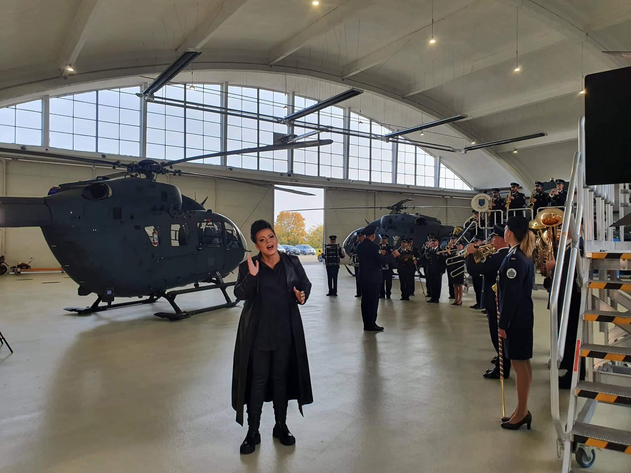 Szívbemarkoló üzenet a magyar énekesnőtől – videó