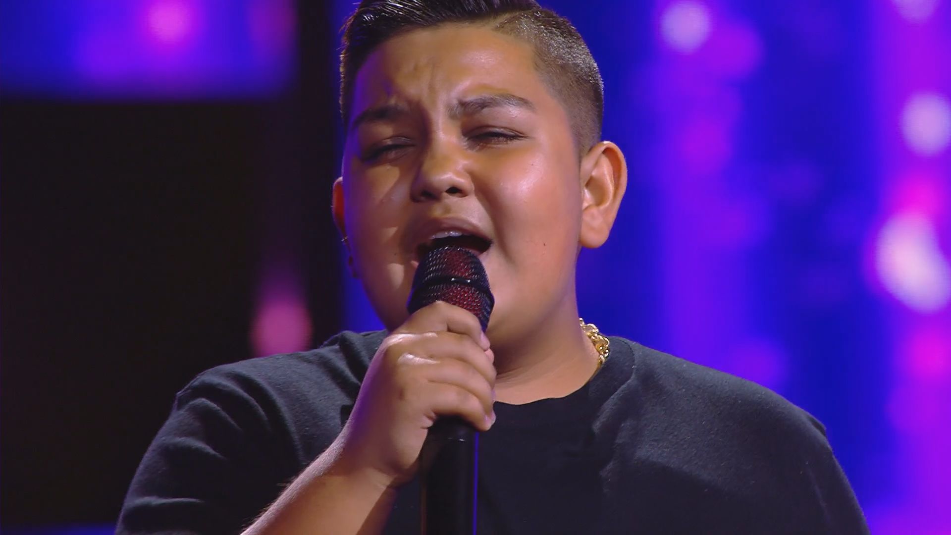 „Bement a kórházba... és sajnos már nem láthattam” – Az elhunyt édesapjáért énekelt Zámbó Jimmy-dalt a 14 éves Benjámin a The Voice-ban – videó