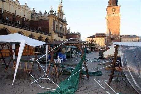 KRAKOWNAD KRAKOWEM PRZESZLA BURZA NAWALNICAN/Z STRAGANY NA RYNKU2007-08-24FOT. SEBASTIAN JANKOWSKI