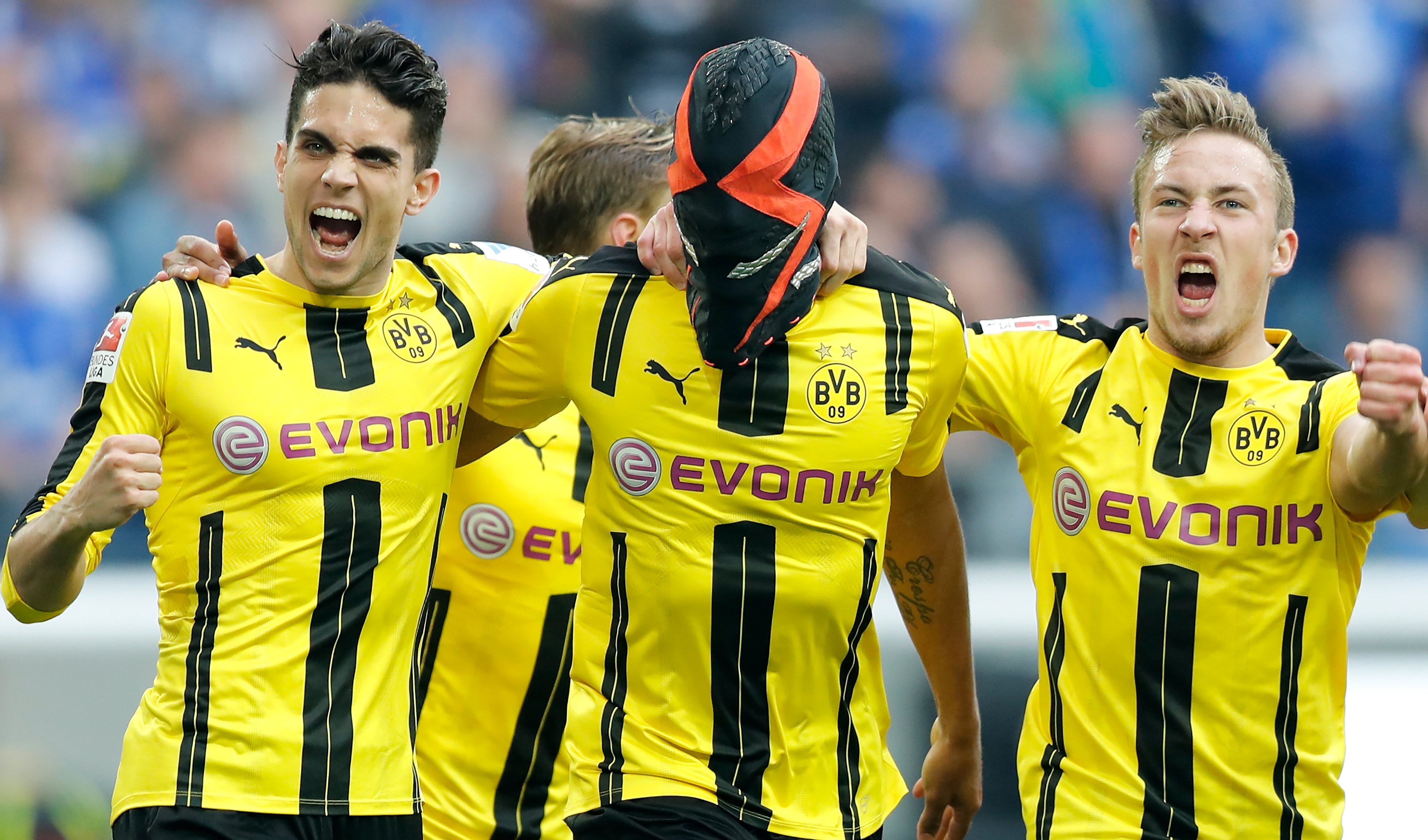 Maska, którą założył napastnik BVB była podobna do tej z reklamy Nike. Natomiast sponsorem technicznym ekipy z Dortmundu jest Puma.