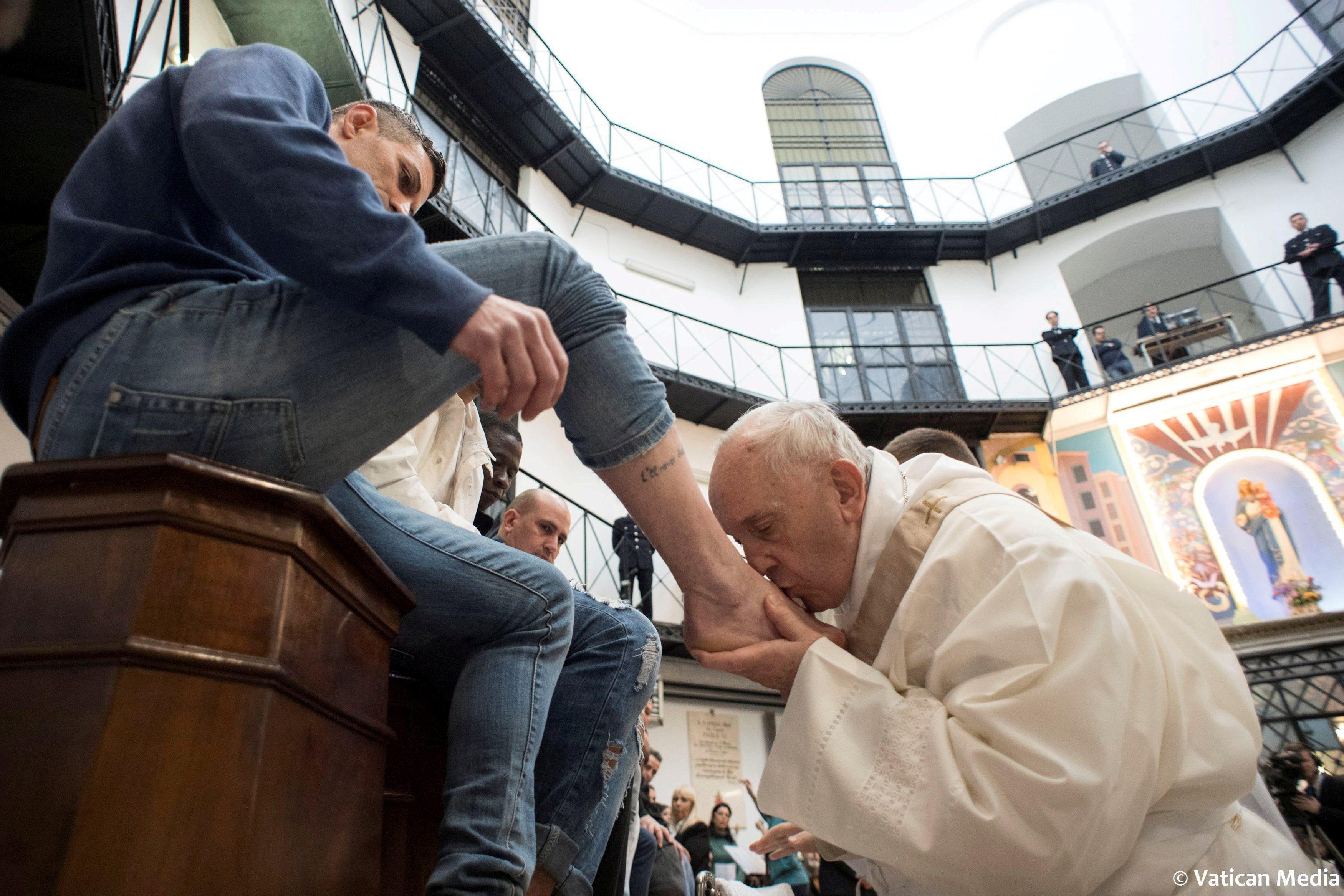 Pope Francis kisses the foot of an inmate at the Regina Coeli prison during the Holy Thursday celebr