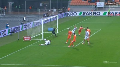 Sandecja - Bruk-Bet (0:0): Nie-by-wa-łe! Czwarta próba Trochima i... znów poprzeczka. 28-latek spudłował z trzech metrów