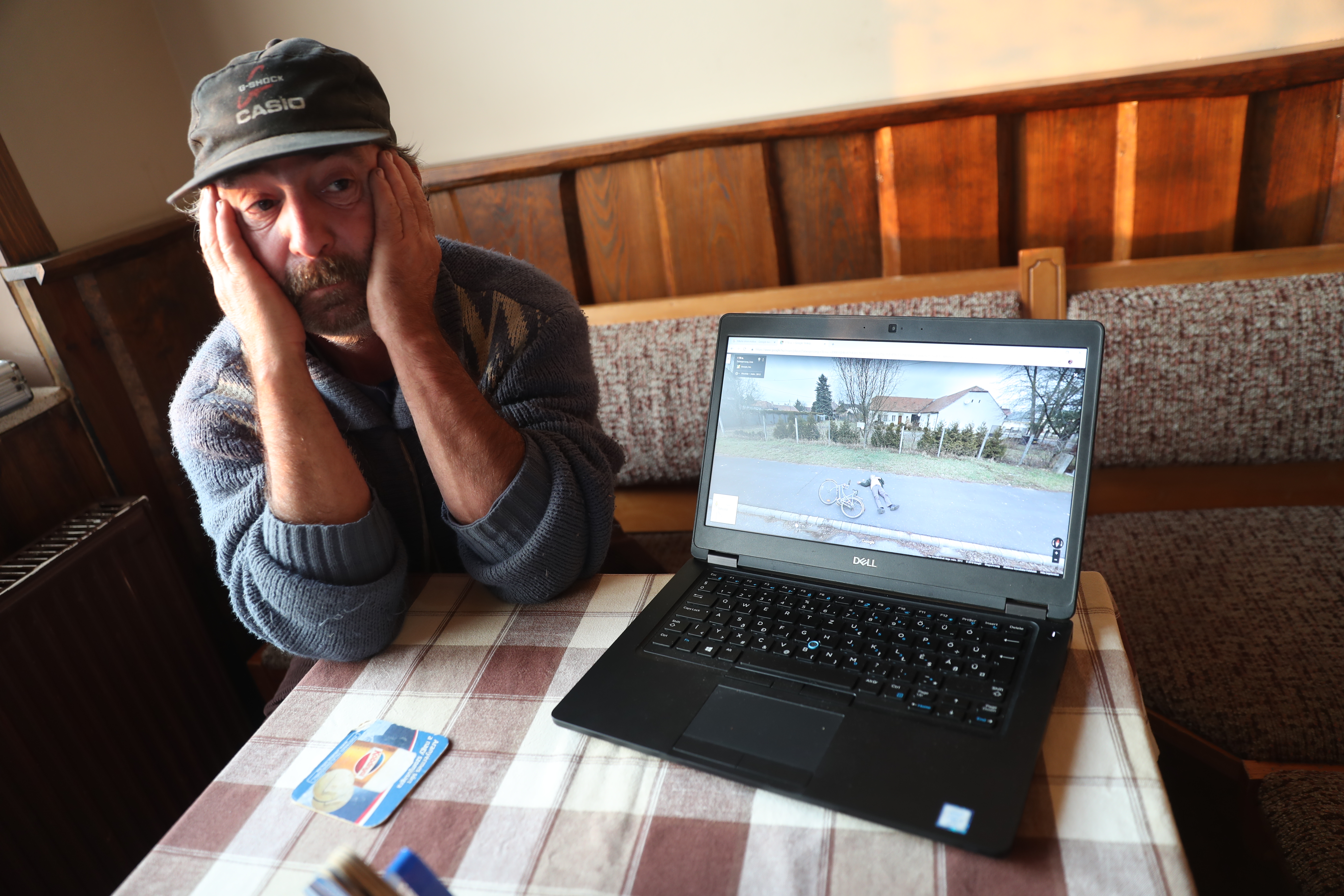 Megtaláltuk a Google bringás magyar hősét: így került a földre Imre a  biciklijével - Blikk