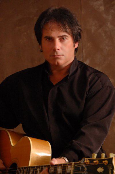 Jimi Jamison był również wykonawcą i współautorem motywu przewodniego z serialu