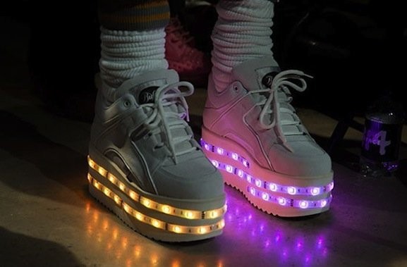 Świecące sneakersy Buffalo dla Ashisha Gupty