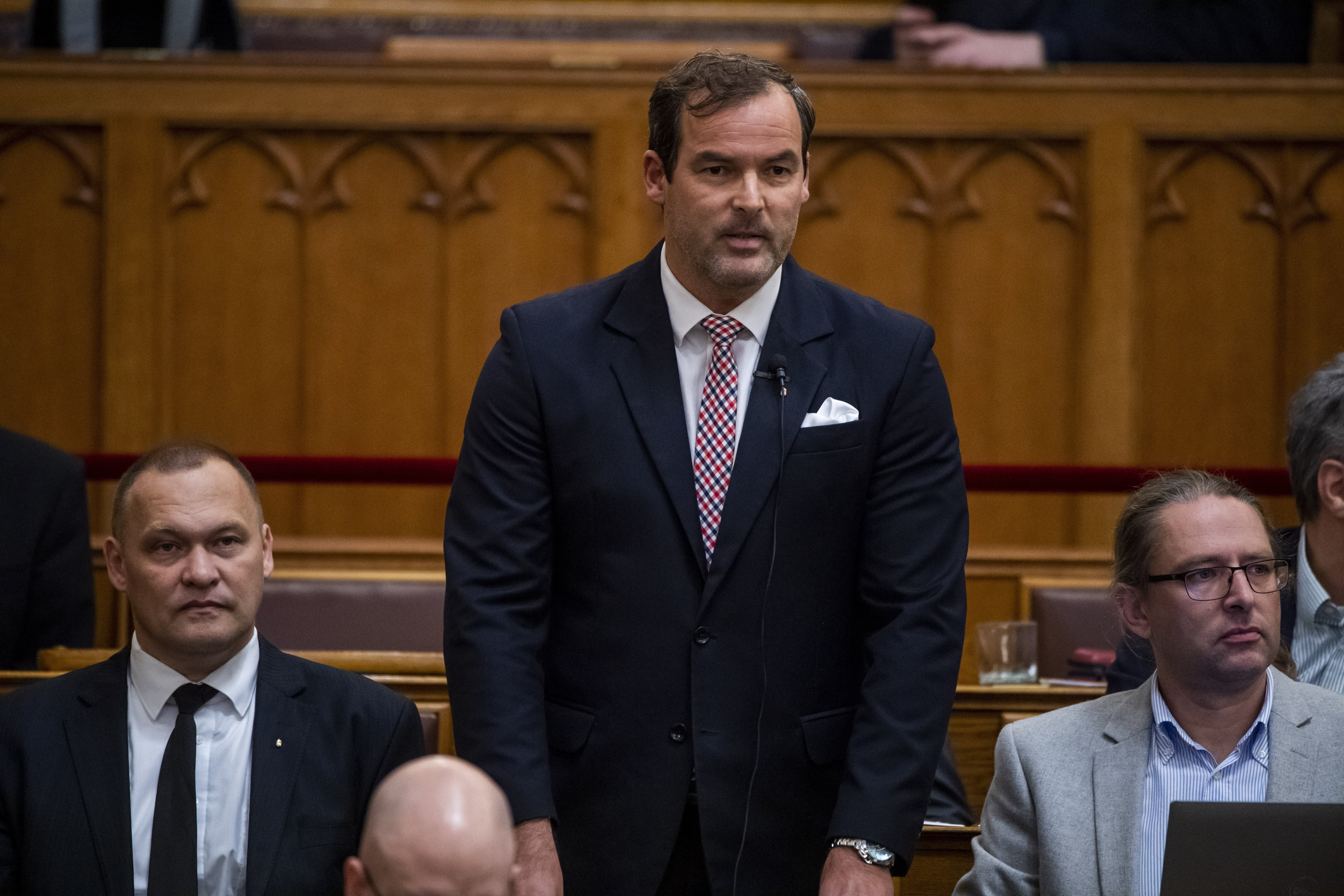 A Jobbik már évek óta az óraátállítás eltörléséért küzd: most a Parlament elé viszik az ügyet, vajon végre cél érnek?