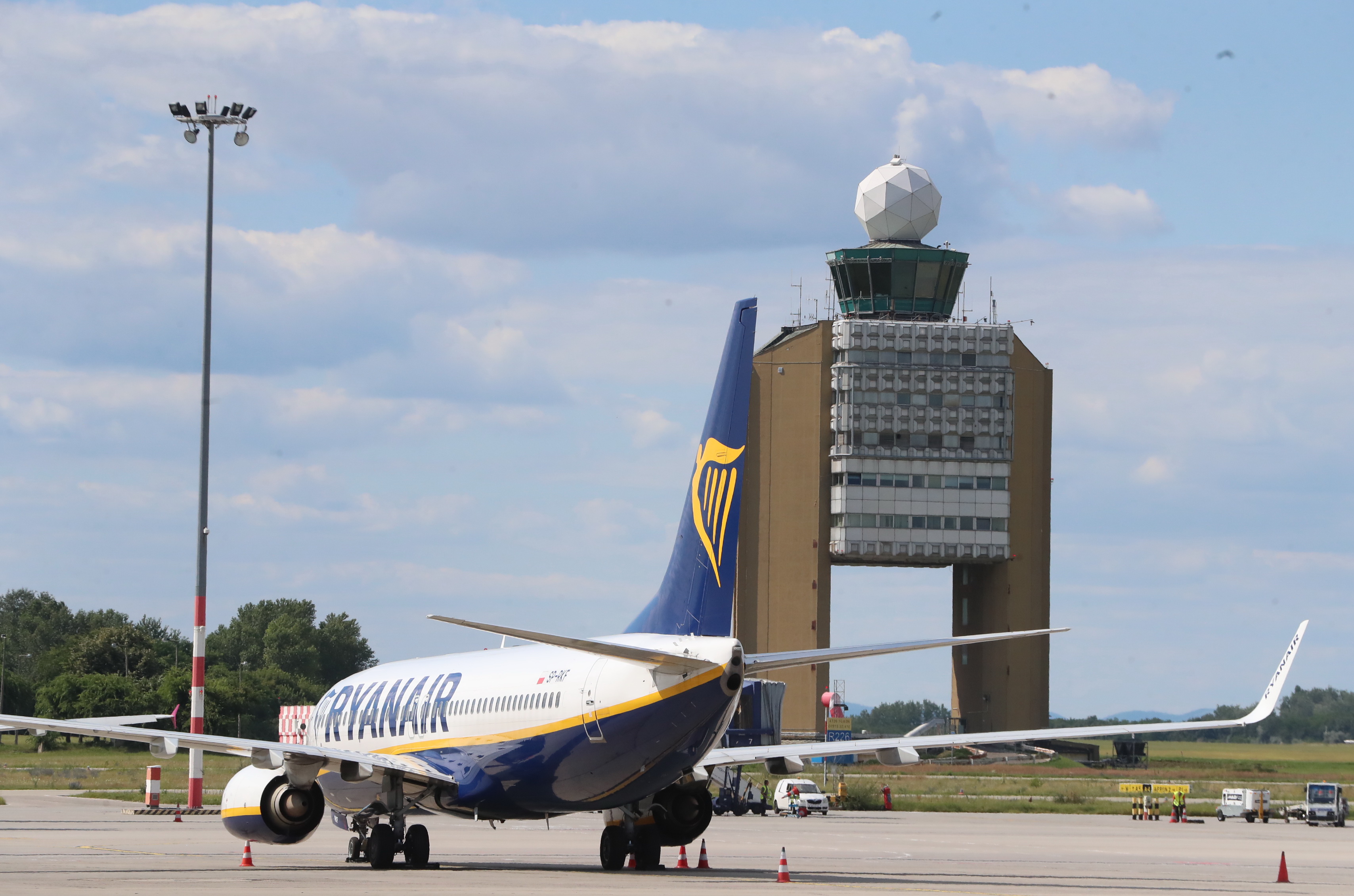 Magyarok ragadtak Zadarban, mert nem ment értük a Ryanair gépe – A reptéren kellett éjszakázniuk