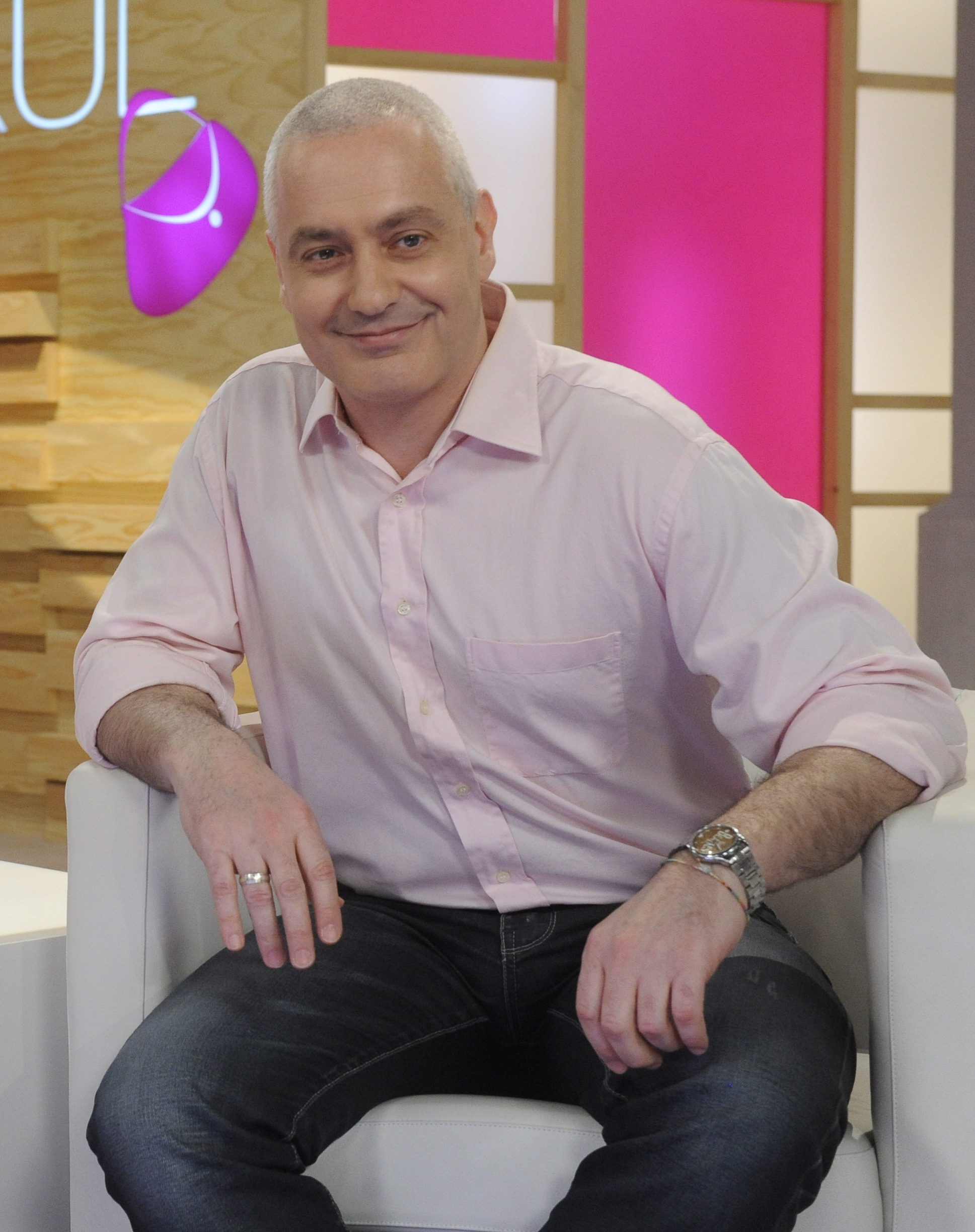 Abaházi Csaba újra rádiózik: itt lesz hallható a népszerű műsorvezető -  Blikk