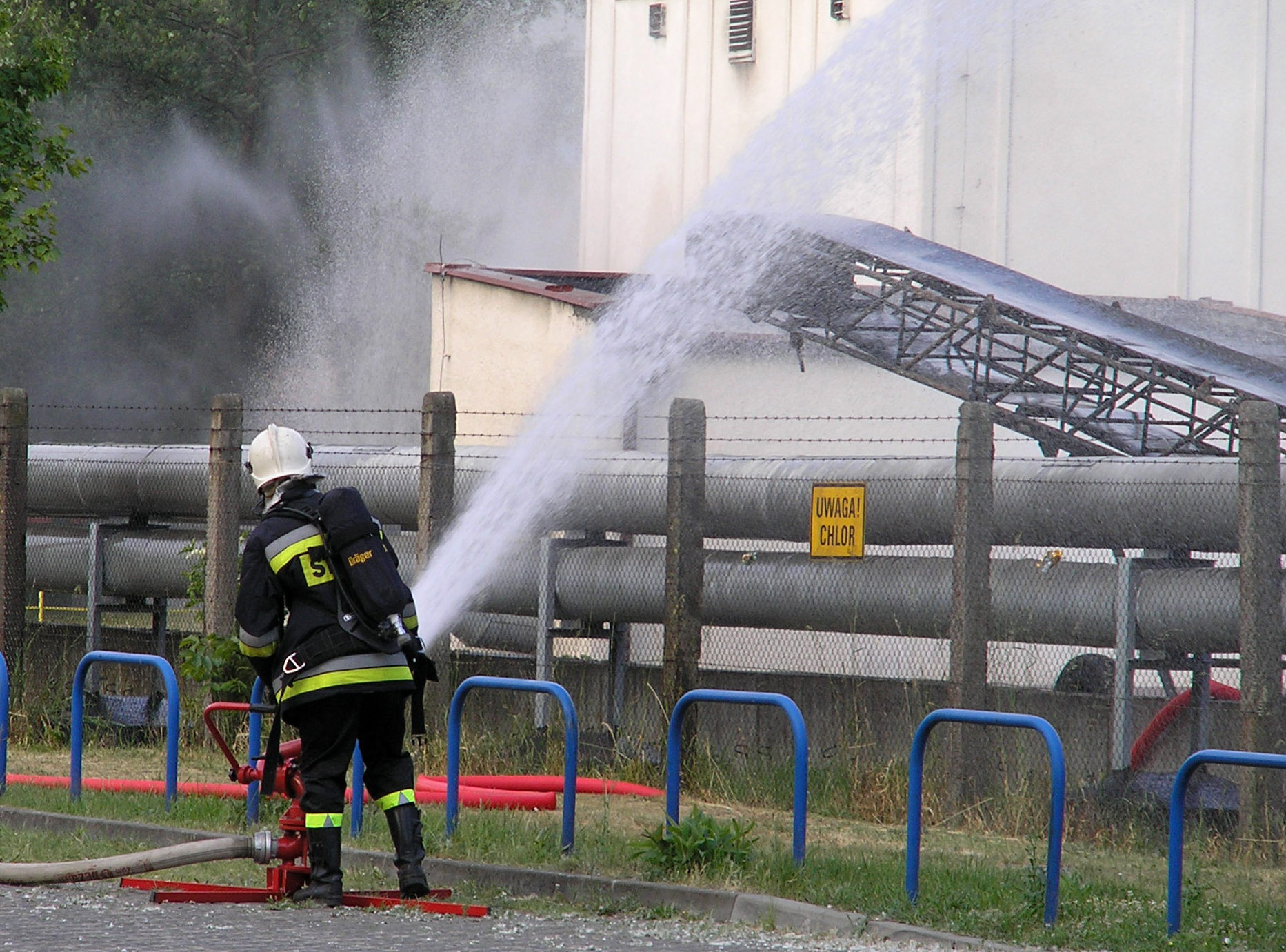 W centrum Poznania wyciekło 300 litrów silnie żrącego chloru