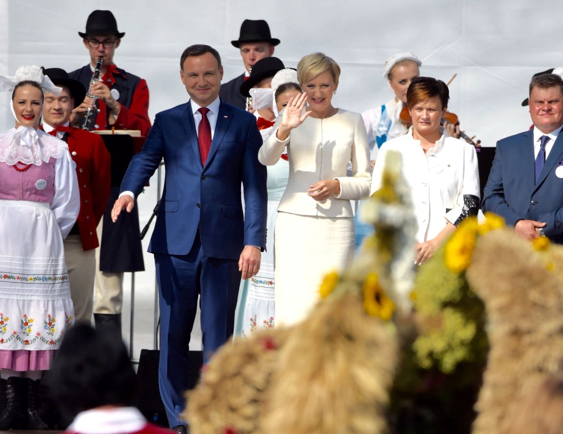 Podczas uroczystości dziękował też swoim poprzednikom - Bronisławowi Komorowskiemu, Lechowi Kaczyńskiemu i Aleksandrowi Kwaśniewskiemu - za kontynuowanie przedwojennej tradycji organizowania Prezydenckich Dożynek.