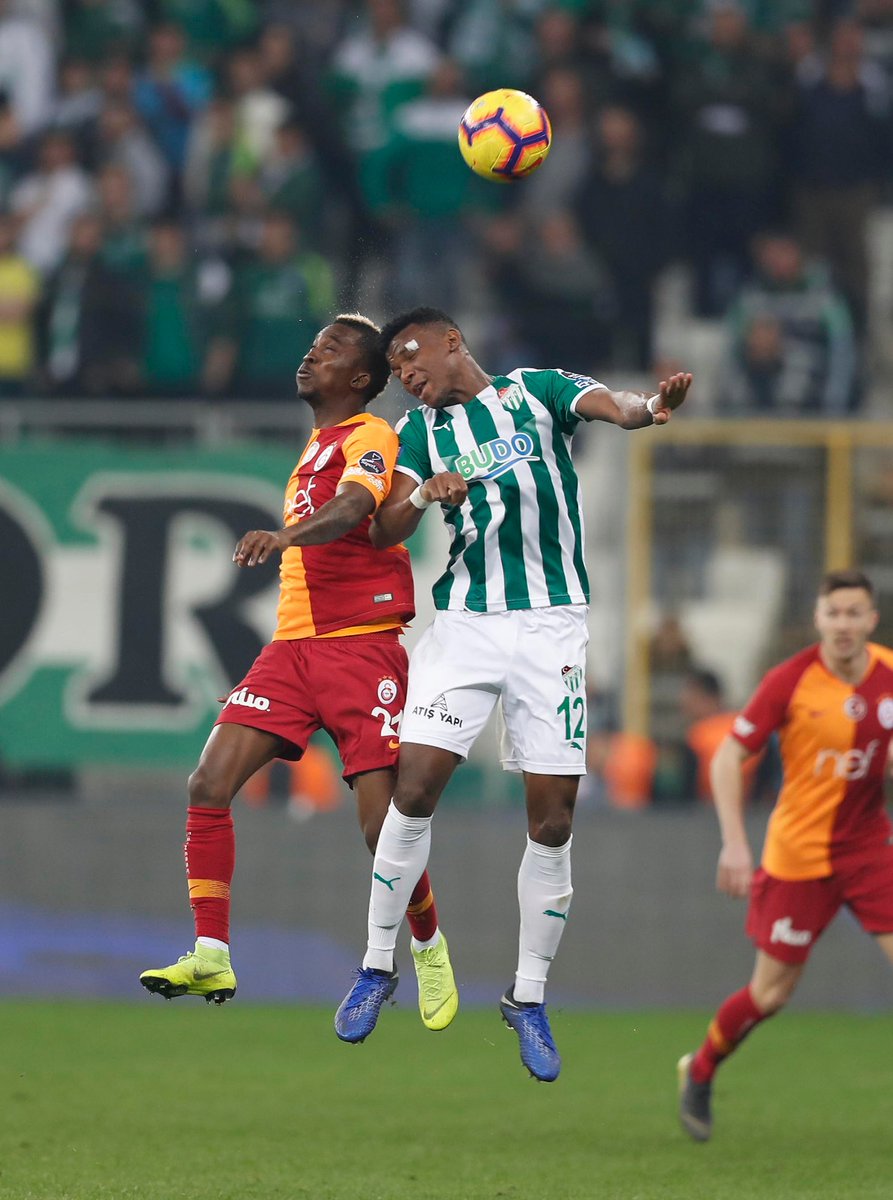 Henry Onyekuru and Shehu Abdullahi both battled in Galatasaray's last fixture against Bursaspor [Twitter/Galatasaray]