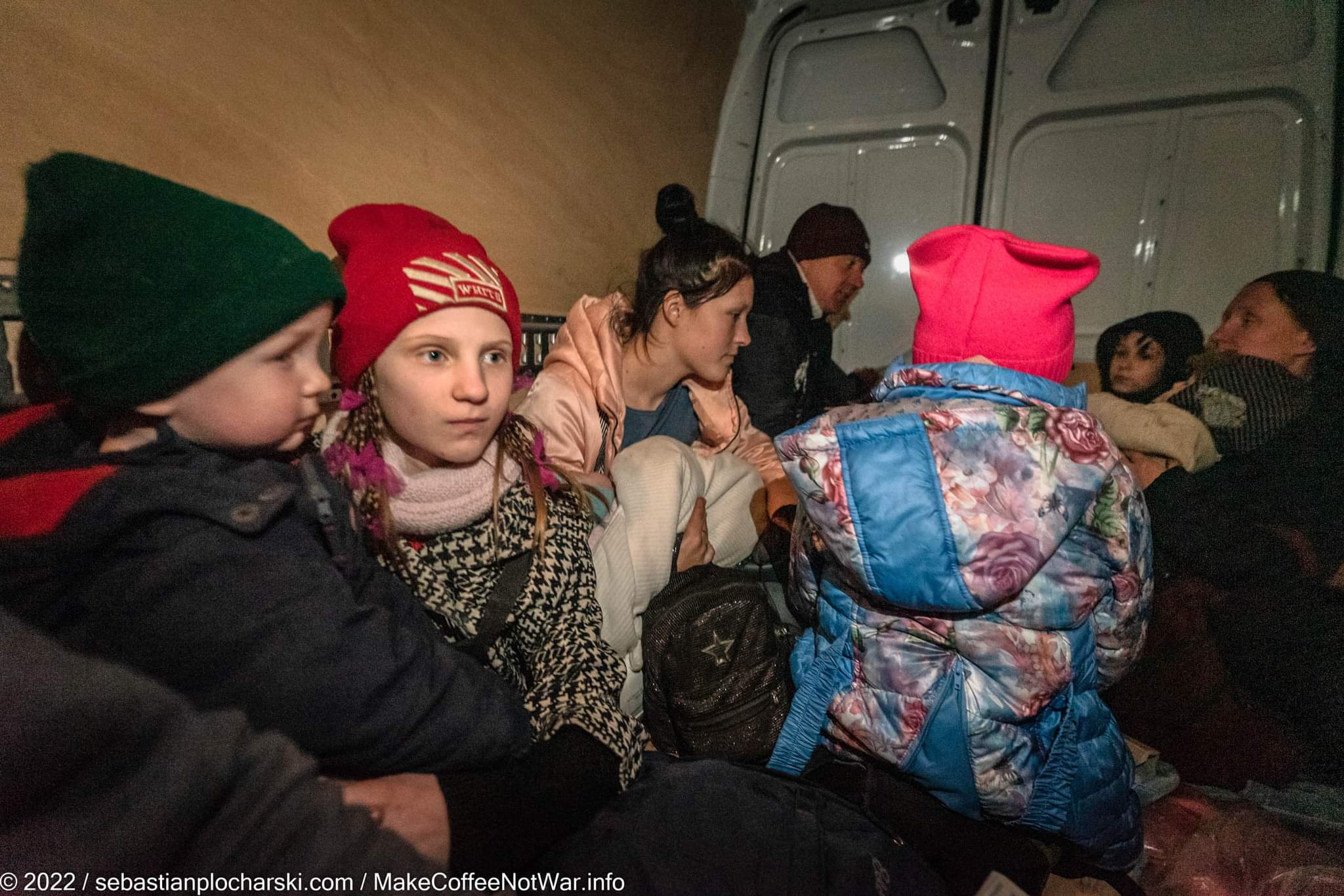 Ewakuacja dzieci ze wsi pod Siewierodonieckiem