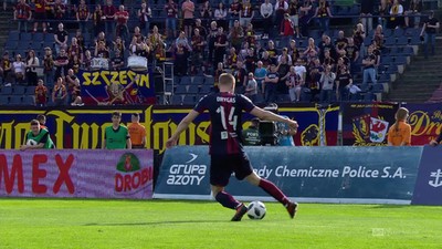 Pogoń - Bruk-Bet (1:0): Obrońcy nie upilnowali Buksy, który uderzył idealnie głową. Trela bez szans!