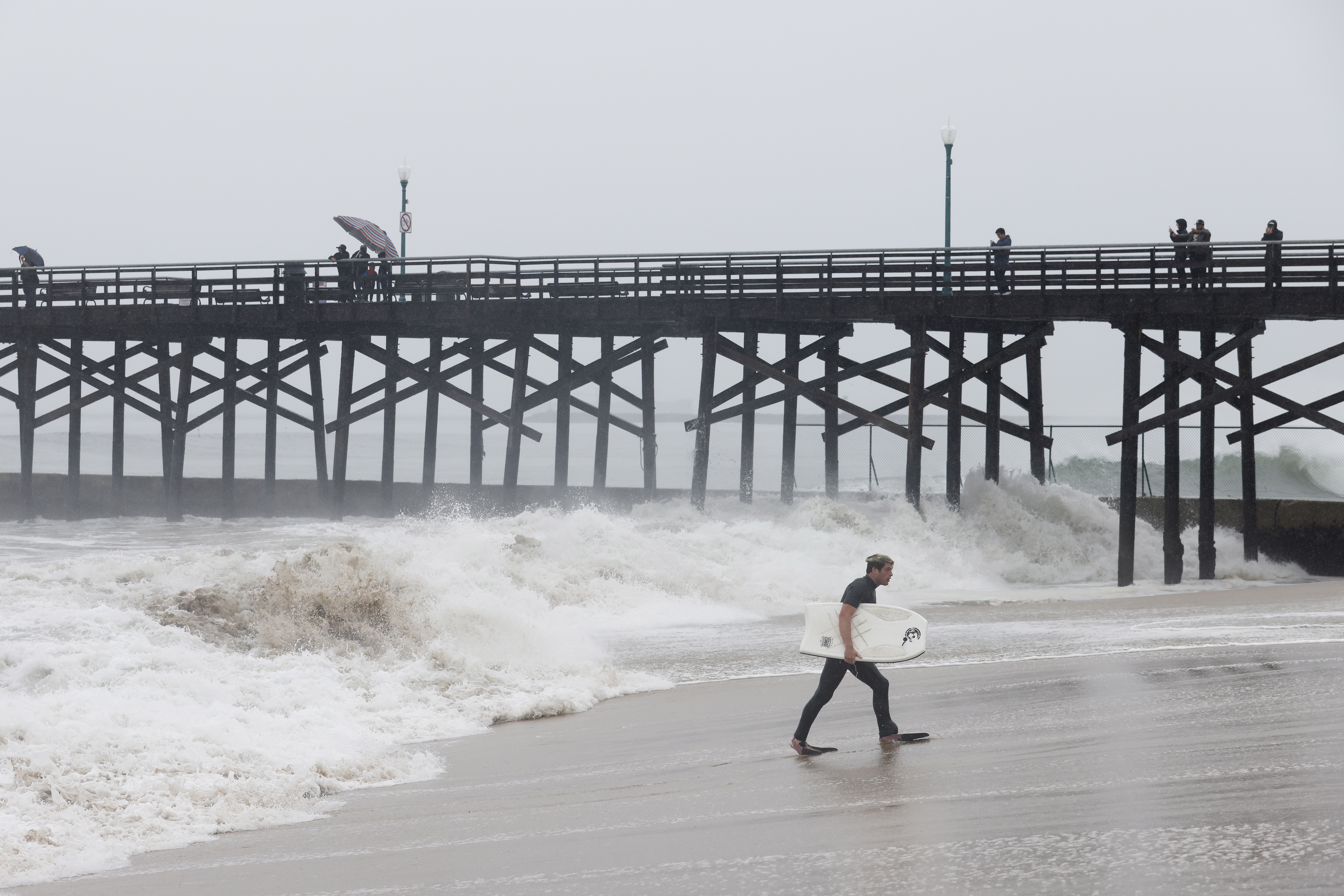 Elérte a pusztító trópusi vihar az Egyesült Államokat: szinte minden víz alá került – videók