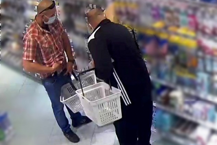 A rendőrség keres két férfit, akik loptak egy drogériából Debrecenben -  Blikk