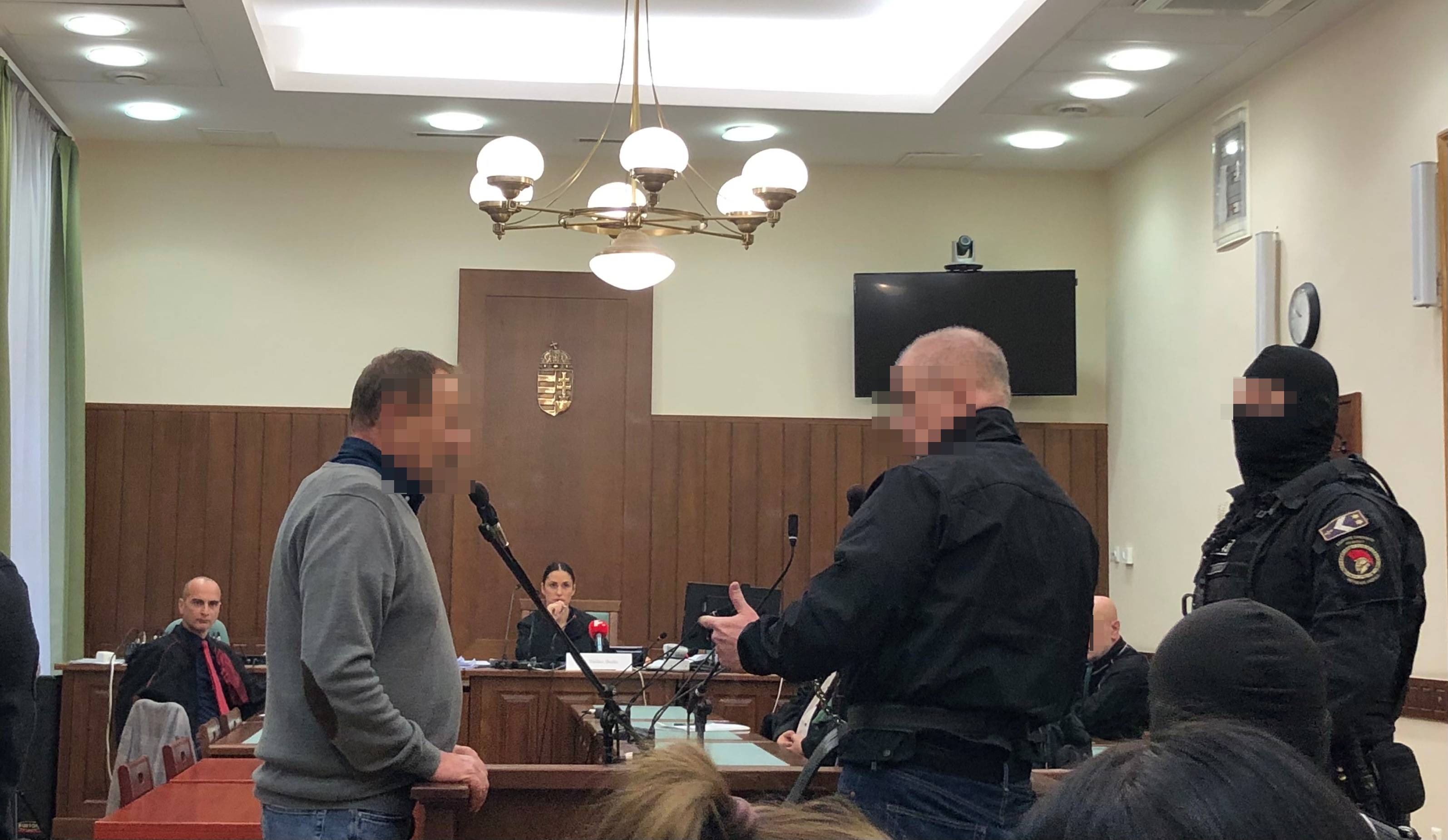 Folytatódik Curtis testvérének tárgyalása: a vádlottak összeszólalkoztak a tanúkkal a bíróságon