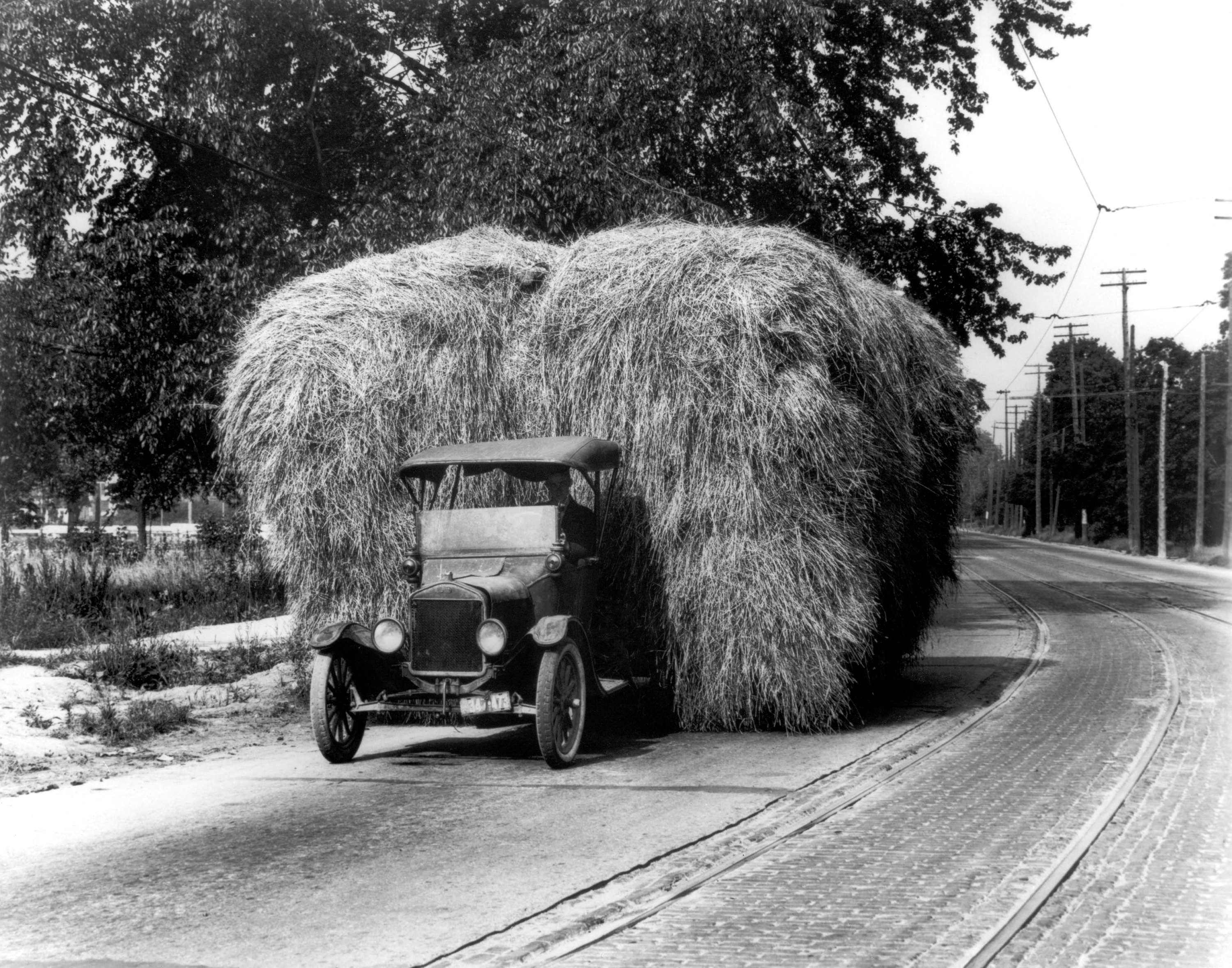 Farmerzy z przyjemnością korzystali z mechanicznych koni forda